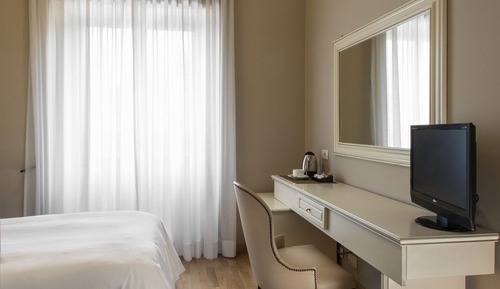 Chambre Simple, 1 grand lit 1 place
