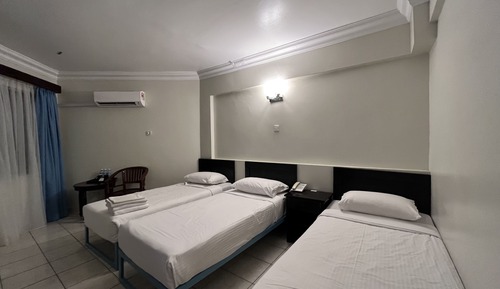 Chambre Triple Deluxe, vue partielle sur la mer