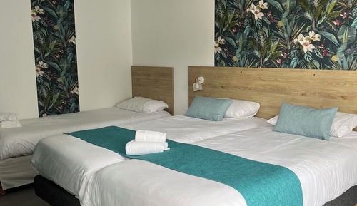 Chambre Triple Confort, accessible aux personnes à mobilité réduite