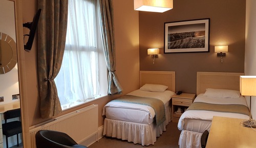 Chambre Standard avec lits jumeaux, salle de bains attenante