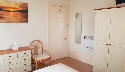 Chambre Double, salle de bains attenante
