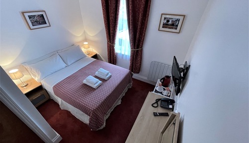 Chambre Simple, salle de bains attenante