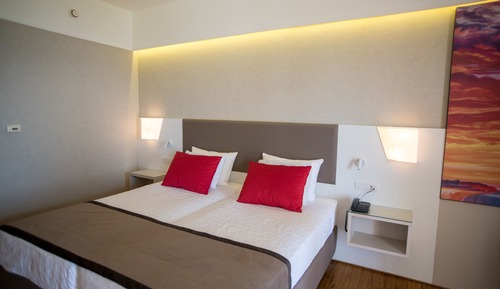 Chambre, 1 très grand lit, non-fumeurs, vue mer