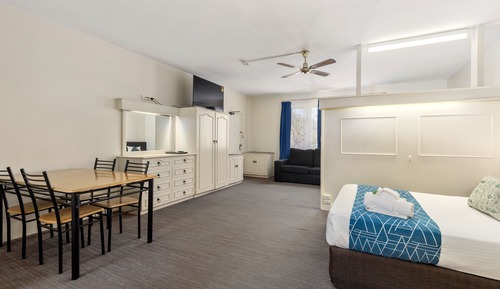 Chambre Familiale, cuisine (Superior Family Kitchen)
