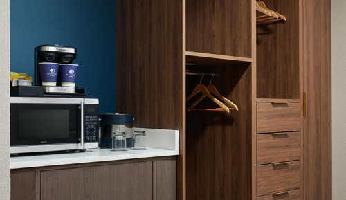 Chambre, 2 grands lits, accessible aux personnes à mobilité réduite (Mobility, Roll-In Shower)