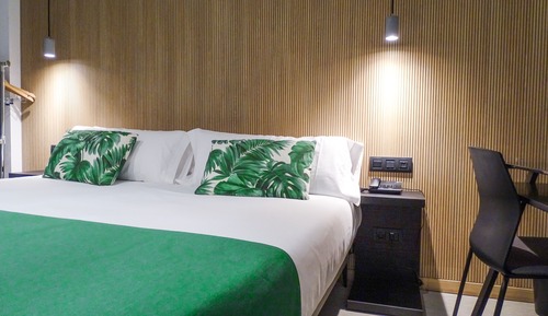 Chambre Double pour 1 personne, vue piscine