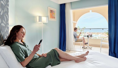 Chambre avec lits jumeaux, vue mer