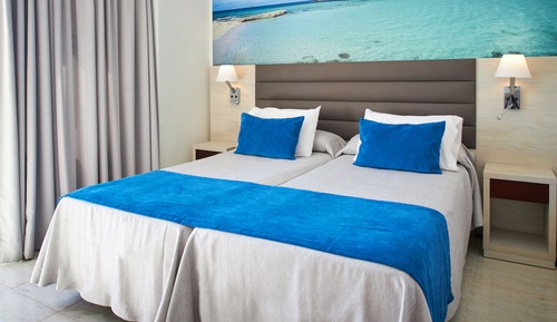 Chambre Double Supérieure, vue piscine