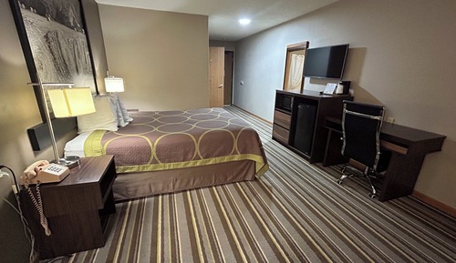 Chambre, 1 grand lit, accessible aux personnes à mobilité réduite, non-fumeurs (Mobility Accessible)