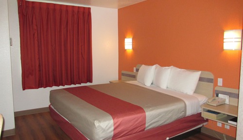 Chambre Standard, 1 très grand lit, fumeurs