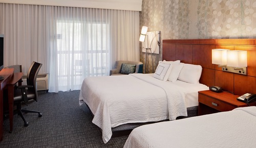 Chambre, 2 grands lits, balcon, vue fleuve
