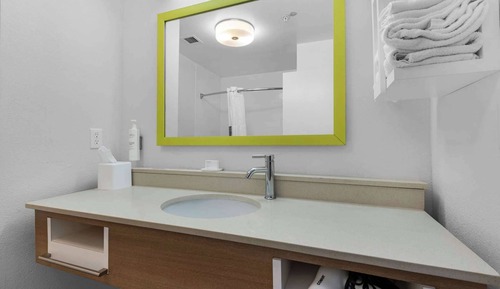Chambre, 1 très grand lit, accessible aux personnes à mobilité réduite, non-fumeurs