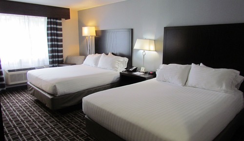 Chambre Standard, 2 grands lits, vue fleuve (River View)