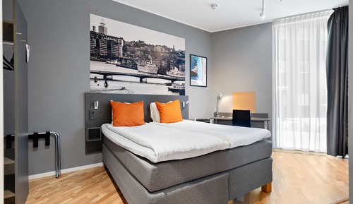Chambre Familiale, plusieurs lits, non-fumeurs (first night parking included)