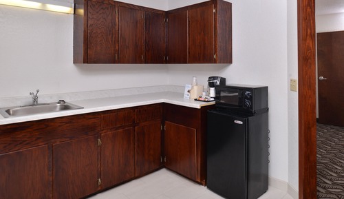 Chambre Standard, 1 très grand lit (Communications, Roll In Shower)