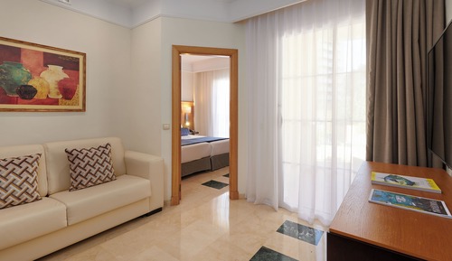 Suite, balcon, vue piscine (2 Adults and 1 Child)