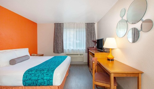 Chambre, 1 très grand lit, non-fumeurs