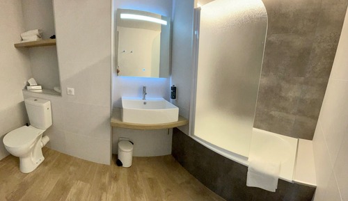 Chambre Triple Confort, 1 grand lit et 1 canapé-lit, vue ville