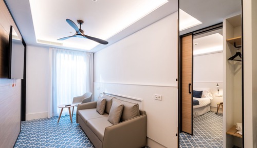 Suite Junior (2 Adults and 1 Child)