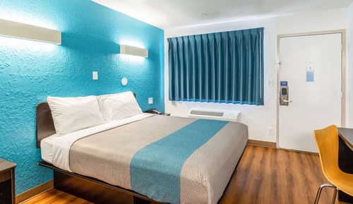 Chambre Standard, 1 grand lit, accessible aux personnes à mobilité réduite, non-fumeurs