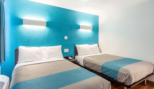 Chambre Deluxe, 2 lits doubles, non-fumeurs, réfrigérateur et four à micro-ondes
