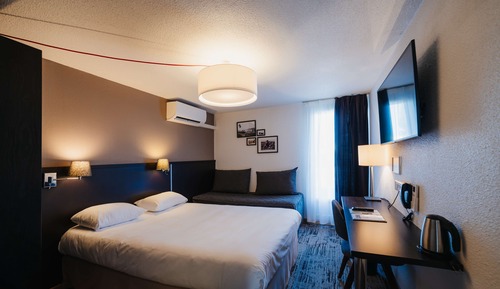 Chambre Confort, 1 lit double et 1 canapé-lit, non-fumeurs, baignoire (with Sofabed)