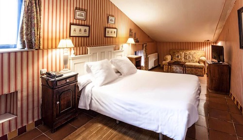 Chambre Double (Sillas)
