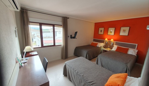 Chambre Triple, vue jardin