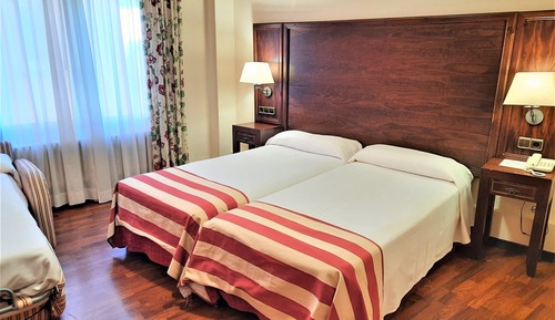 Chambre Triple (2+1)
