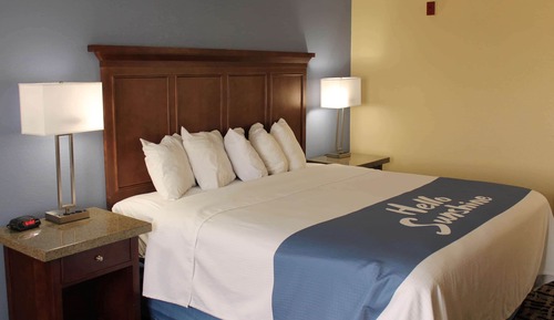Chambre, 1 très grand lit, accessible aux personnes à mobilité réduite, non-fumeurs