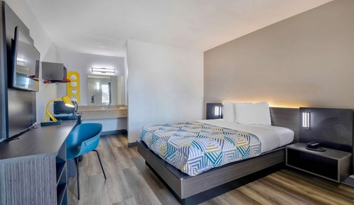 Chambre Deluxe, 1 grand lit, non-fumeurs, réfrigérateur et four à micro-ondes