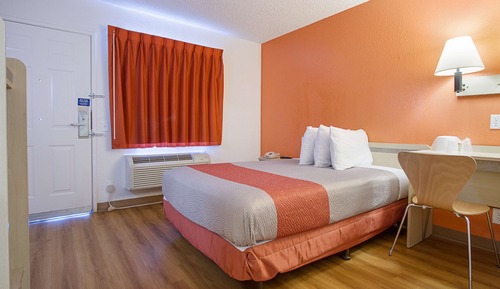Chambre Deluxe, 1 grand lit, accessible aux personnes à mobilité réduite, non-fumeurs
