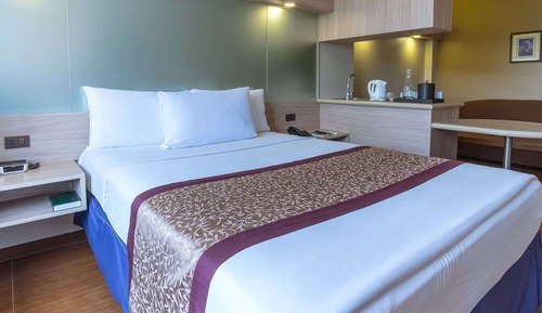 Suite, 1 grand lit, accessible aux personnes à mobilité réduite, non-fumeurs