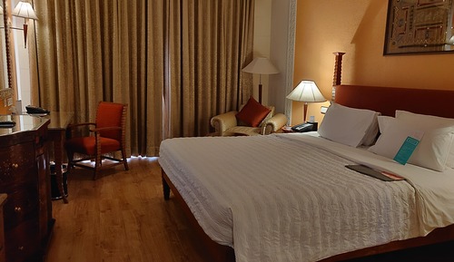 Chambre, 1 très grand lit, non-fumeurs
