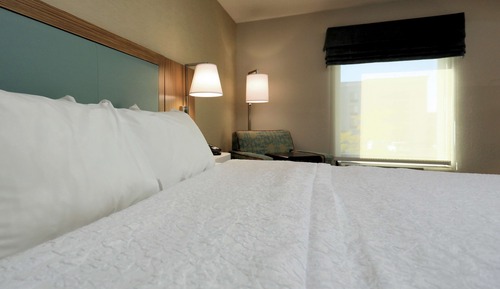 Chambre, 1 très grand lit, accessible aux personnes à mobilité réduite