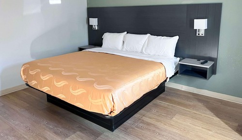 Chambre Standard, 1 très grand lit, non-fumeurs