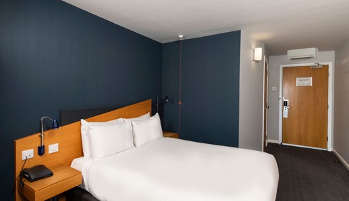 Chambre, 1 lit double, accessible aux personnes à mobilité réduite (with Free Hot Breakfast)