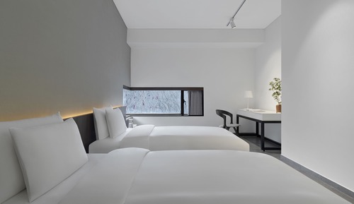 Suite, 2 lits une place (Commune)