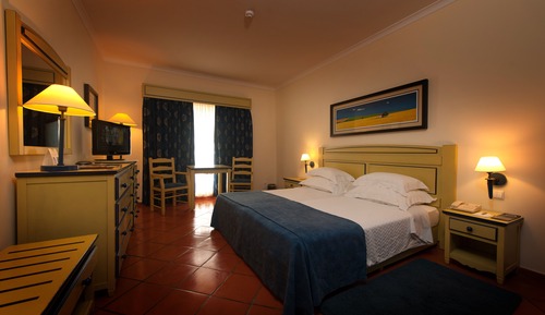 Chambre Familiale, vue piscine