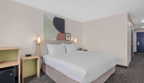 Chambre, 1 très grand lit, baignoire (Mobility, Hearing, Roll-In Shower)