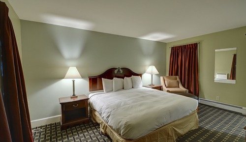 Suite, 1 très grand lit et 1 canapé-lit