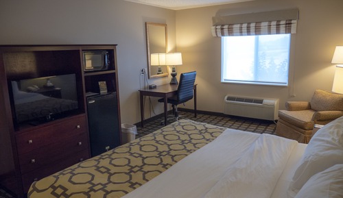 Chambre, 1 très grand lit, accessible aux personnes à mobilité réduite, non-fumeurs