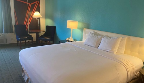 Chambre, 1 très grand lit, accessible aux personnes à mobilité réduite, non-fumeurs (Mobility)