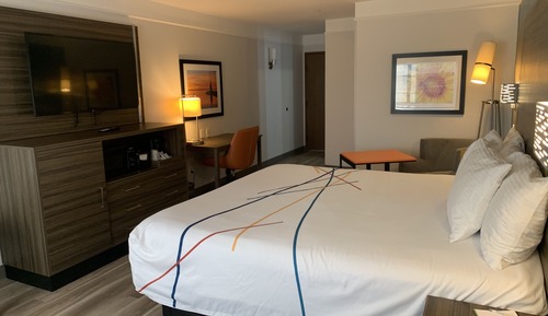 Chambre, 1 très grand lit, non-fumeurs