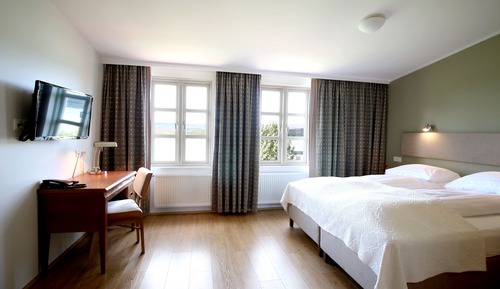 Chambre avec lits jumeaux, vue lac