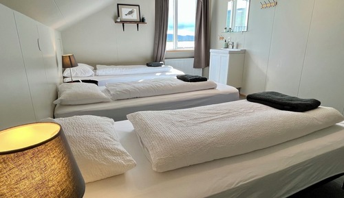 Chambre Triple Standard, salle de bains commune