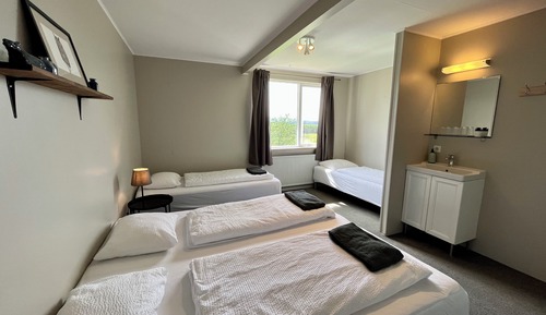 Chambre Quadruple Standard, salle de bains commune