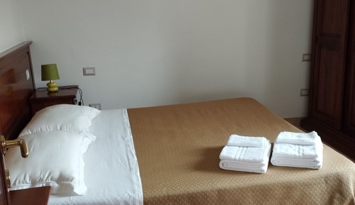 Appartamento Comfort , 1 camera da letto , un soggiorno con angolo cottura , vista montagne