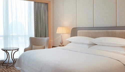 Chambre, 1 très grand lit, non-fumeurs