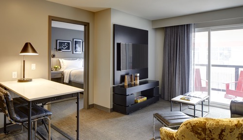 Chambre, balcon (Archer Den)